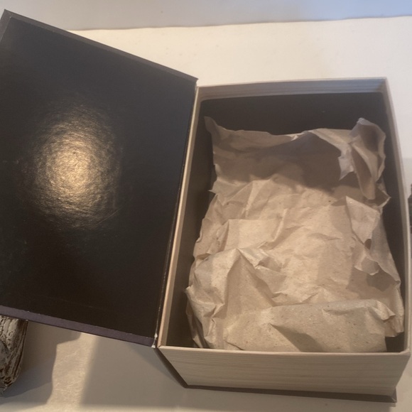 NWT & Vintage Set of Heavy Resin Cat figure, Tombstone, and “Casting Spells” box - Picture 6 of 6